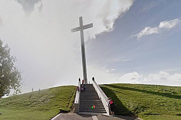 Up to 8,000 volunteers needed for papal Mass in Phoenix Park