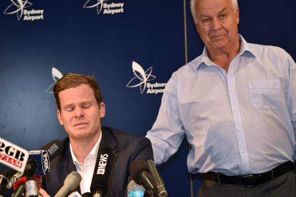 Steve Smith weeps as he apologises for ball-tampering