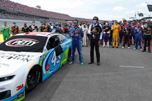 Nascar drivers unite behind Bubba Wallace as FBI launch noose investigation