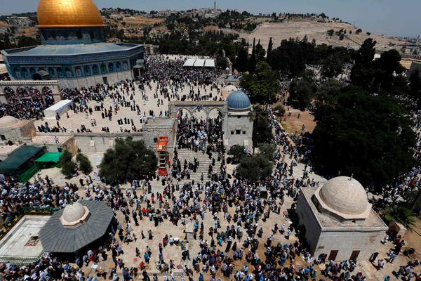 Families of  Muslim  pilgrims gather in Jerusalem for Ramadan prayers