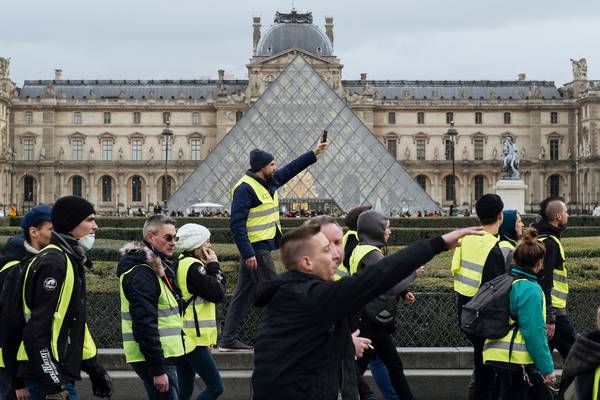 France protests: Driver dies at ‘yellow vest’ roadblock