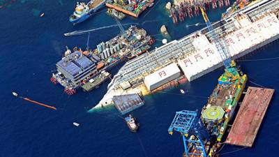 Attempt to ‘right’ Costa Concordia has ‘quite a few risks’