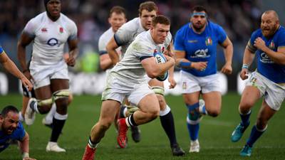 England hold off rejuvenated Italy before going for the throat
