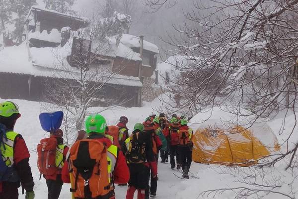 Italy avalanche: rescue efforts continue as inquiry launched
