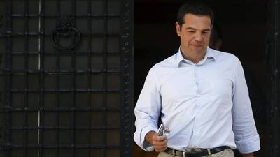 Tsipras gambles on overall majority without  old comrades