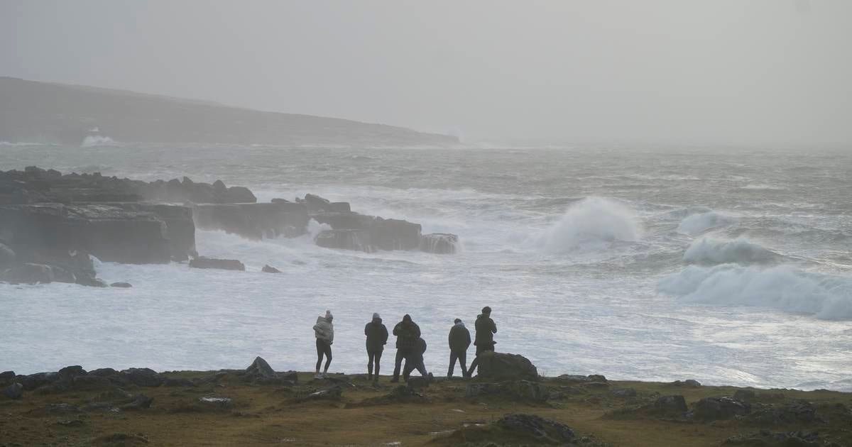 Des avertissements de vent orange et jaune sont émis alors que la tempête Kathleen est sur le point de frapper l'Irlande – The Irish Times