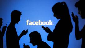 Blogger must remove  Facebook posts to remain anonymous