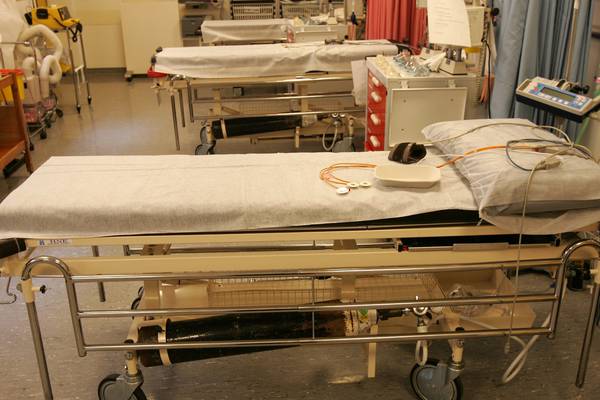 562 people on trolleys or wards awaiting hospital beds