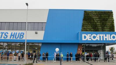 Queuing for sport - Decathlon opens first outlet in Republic with boundless enthusiasm