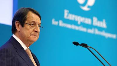 Efforts  to prevent  collapse of Cypriot   reunification talks