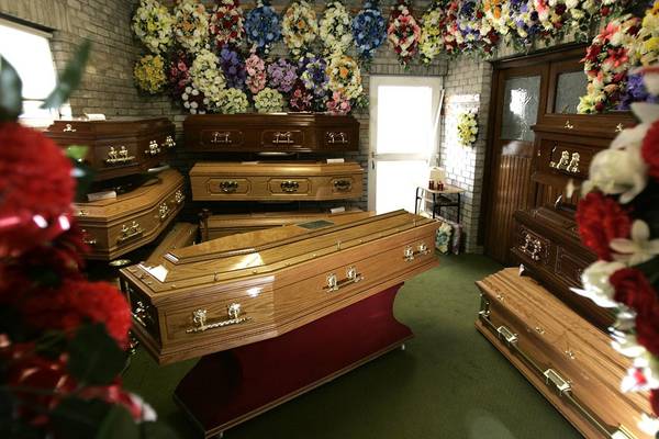 How to arrange a funeral and keep the costs within reason