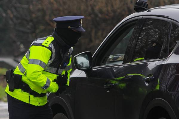 Don’t open window at checkpoint if going to Covid test, gardaí say