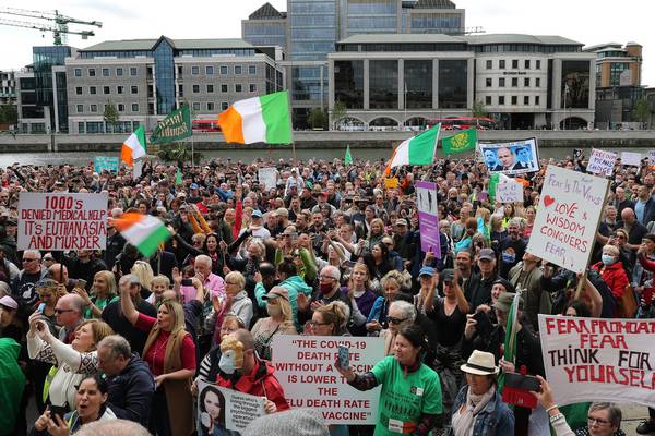 Four arrested in clashes at anti-facemask protest in Dublin