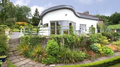 Country living in the suburbs for €845,000