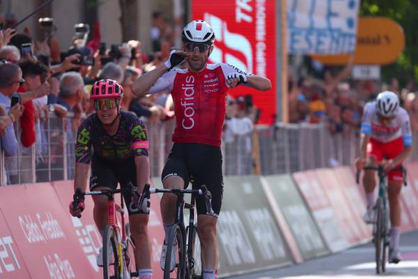 Benjamin Thomas wins stage five of Giro after breakaway holds off peloton