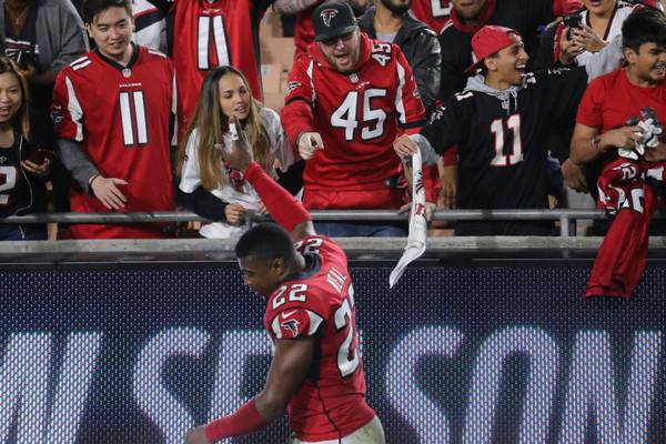 Falcons hold on to early lead against Rams to clinch playoff win