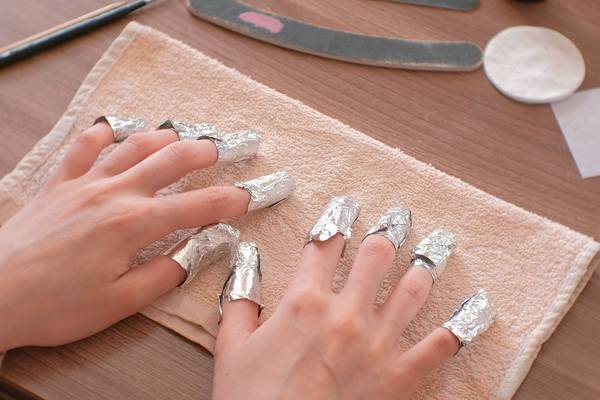 How to remove shellac and gel nail polish at home
