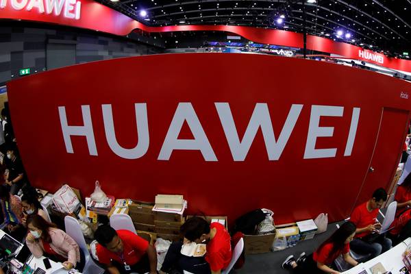 White House official seeks to delay Huawei ban
