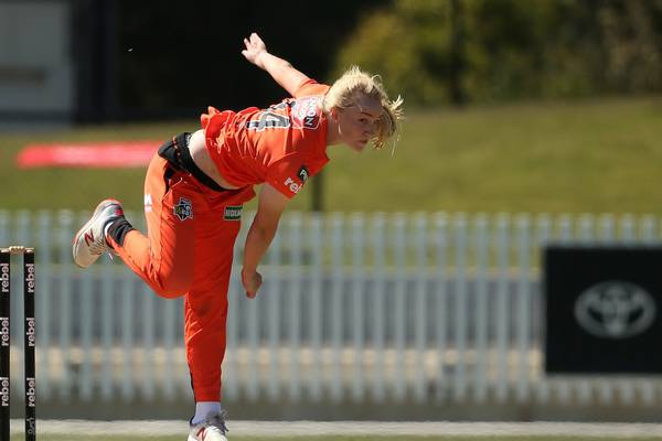 Kim Garth: Irish cricketer bowling overs down under