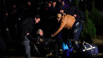 First migrants reach Slovenia after Hungary closes Croatia border