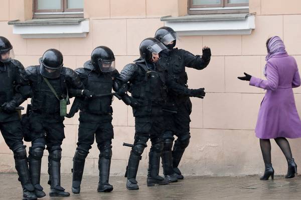 Belarus police arrest hundreds of protesters
