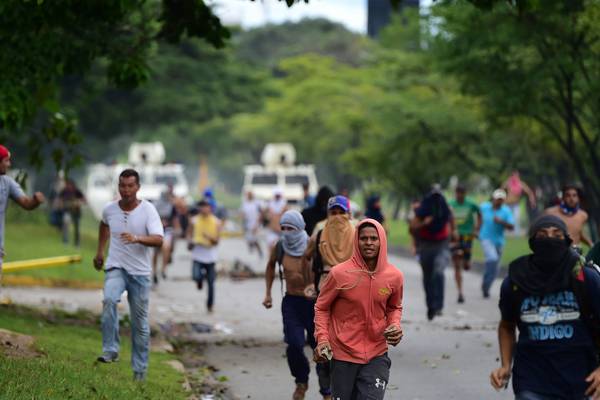 Venezuelan military dissidents attempt uprising