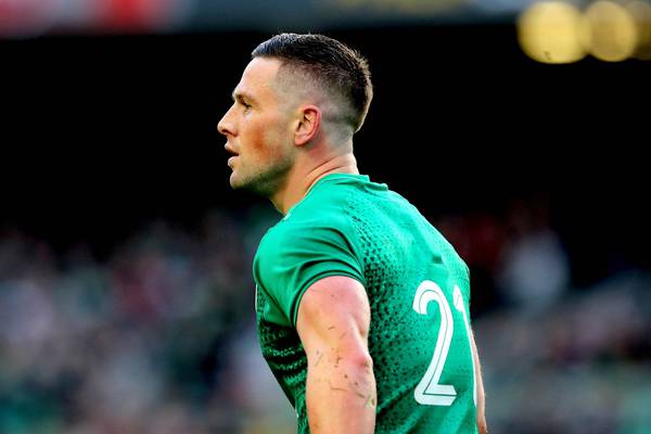 Joe Schmidt’s decisions clouded by Joey Carbery recovery
