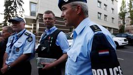 Ukraine talks resume as experts return to MH17 crash site