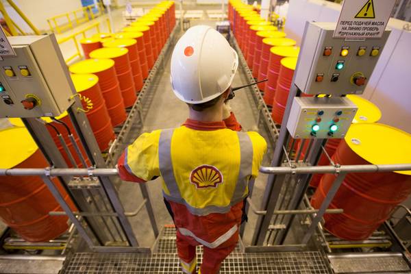 Shell yields to investors by setting target on carbon footprint