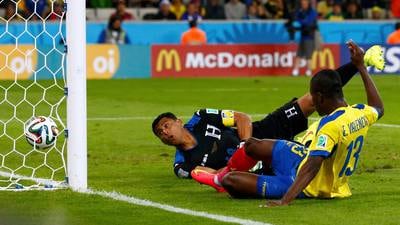 Enner Valencia double helps Ecuador  keep their hopes alive