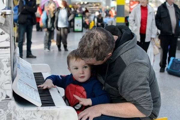 Public pianos add note of humanity to commuter rush
