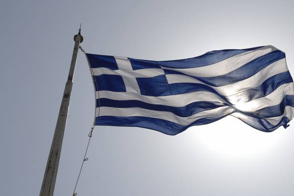 Greece returns to recession as talks with creditors drag on
