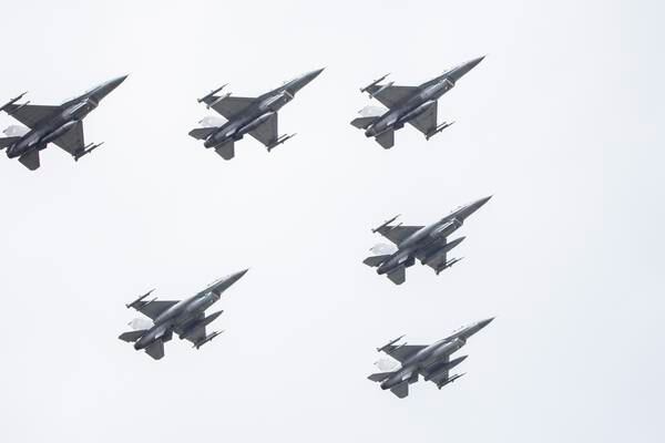 Supply of fighter jets to Ukraine back on agenda after decision to send tanks