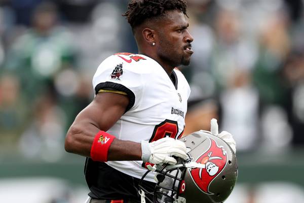 Antonio Brown walks out on Buccaneers during New York Jets win