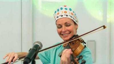 Sharon Corr performs to audience of embryos