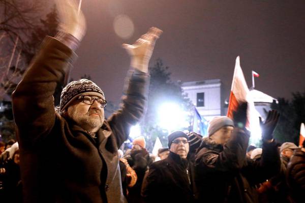 Polish opposition extends parliamentary protest