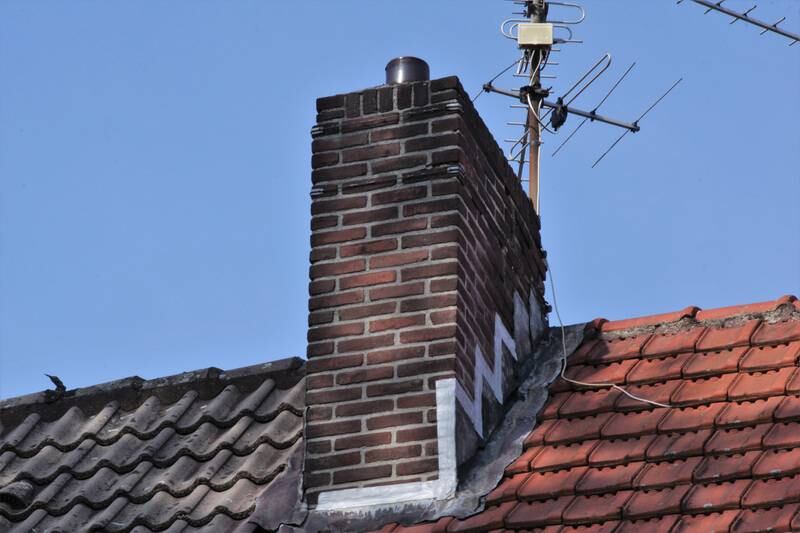 Who is at fault if my neighbour’s chimney collapses?