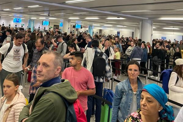 E-gate technical problems cause chaos at Heathrow and five other UK airports