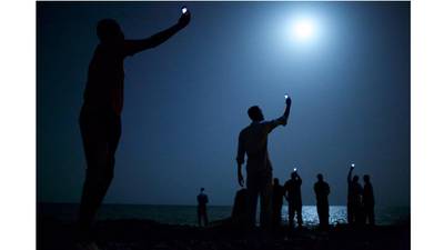 Photo of  migrants seeking phone signal wins  top prize