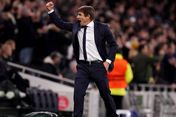New manager Conte gets up close and uncomfortable with Spurs