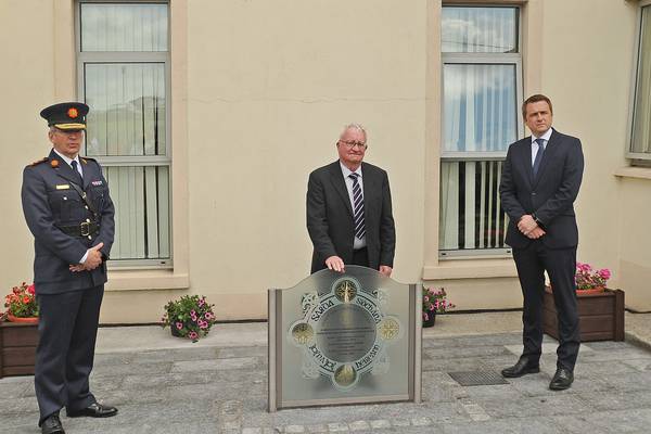 Memorial plaques for ‘hero’ Det Garda Horkan unveiled