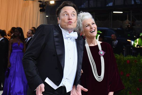 ‘Very positive’ vibes for Musk as he rocks up to Met Gala with his mother