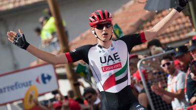 Mohoric takes stage as Roche stays in third