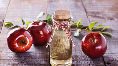 Health tip of the day: use apple cider vinegar to tackle dandruff