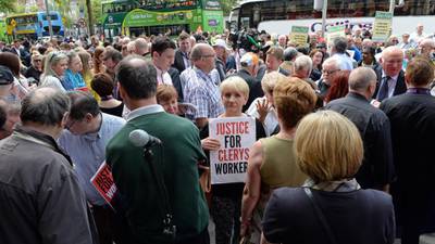 Hundreds join protest over Clerys closure on O’Connell Street