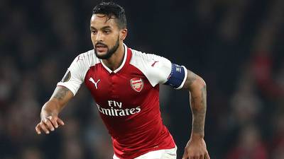 Walcott to undergo medical as move to Everton edges closer