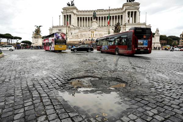 Filling a gap: the clandestine gang fixing Rome illegally