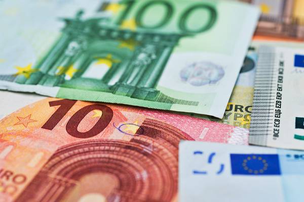 Euro hit by bets ECB monetary policy will diverge from major peers