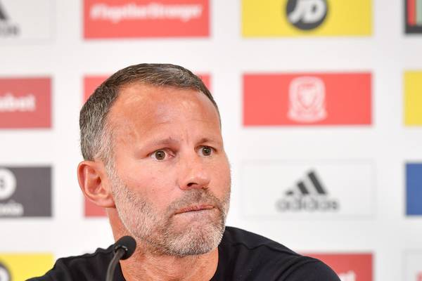 Ryan Giggs: Man United fans must back José Mourinho