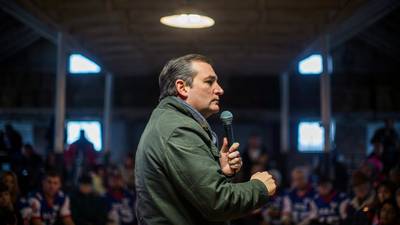 Ted Cruz appeals to conservatives as Trump pulls ahead in Iowa